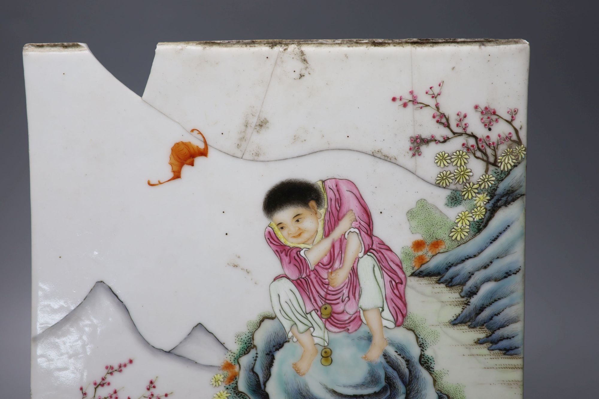 A 20th century Chinese famille rose plaque, 32 x 22cm (a.f.)